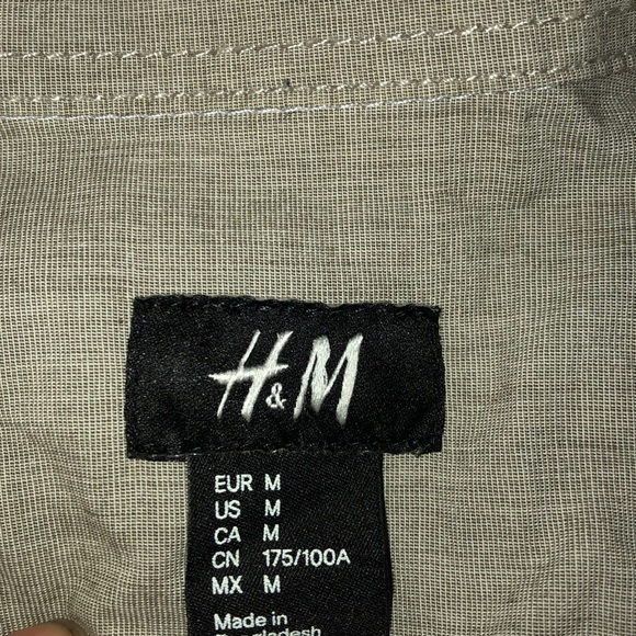 Button up - Picture 2 of 3